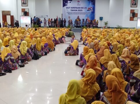 Ketpot: Ribuan guru Paud Kabupaten Ciamis saat gelaran HUT Himpaudi Ketpot: Ribuan guru Paud Kabupaten Ciamis saat gelaran HUT Himpaudi