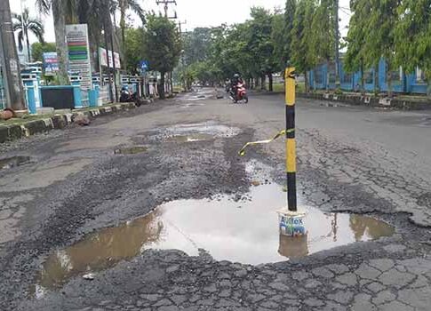 jalan berlubang kota banjar