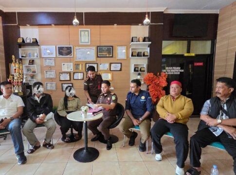 Kejaksaan Negeri (Kejari) Kabupaten Tasikmalaya melalui Jaksa Fasilitator Mario Nicolas SH MH dan M Fakhruzzaman SH melaksanakan proses penghentian penuntutan berdasarkan keadilan restoratif (Restorative Justice) terhadap tersangka penyalahgunaan narkotika berinisial EE.