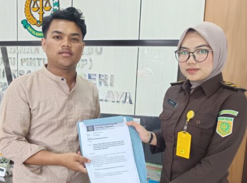 Ketua Umum Forum Mahasiswa Diaspora Kabupaten Tasikmalaya (FMDT), Alan Fauzi, melayangkan laporan pengaduan ke Kejaksaan Negeri (Kejari) Kabupaten Tasikmalaya.