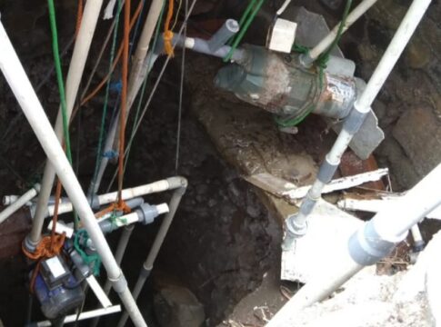 Mesin pompa air di Kabupaten Tasikmalaya Salah satu sumur bor di Perum Tatalestari Desa Cikadongdong, Kecamatan Singaparna Kabupaten Tasikmalaya yang dijarah pencuri.