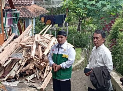 Sebuah rumah milik Irma Yuningsih, warga Dusun Tonggoh, Desa/Kecamatan Sadananya, Kabupaten Ciamis, Jawa Barat, ambruk
