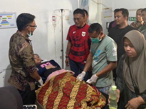 Usai Dinas di Jakarta, Bupati Ciamis Jenguk Siswa Korban Dugaan Keracunan MBG