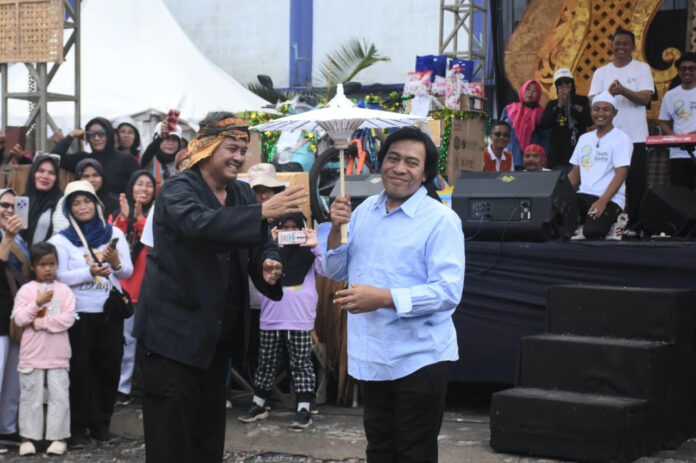 payung geulis komeng fokusjabar.id