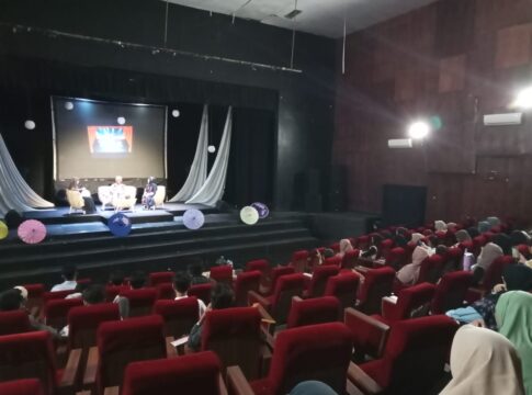 Ket foto : Seminar dan Talkshow Pelecehan dan Kekerasan seksual yang digelar RDA Islamic life School di Gedung Kesenian Tasikmalaya. (fokusjabar/Seda)