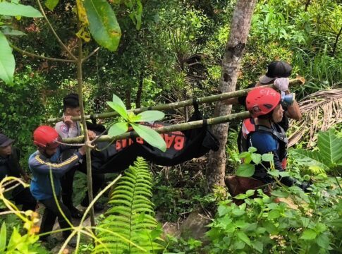Poto: Proses evakuasi jenazah hilang di dalam Goa Lalay Parigi.