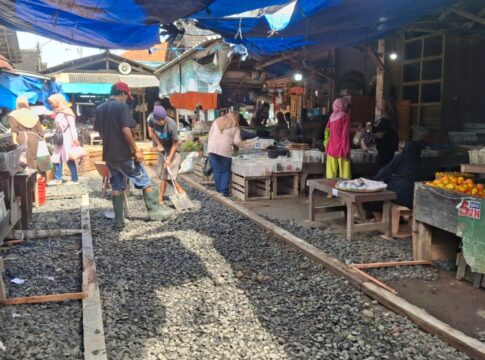 Poto: Suasa jalan pasar Pananjung saat pengerasan.