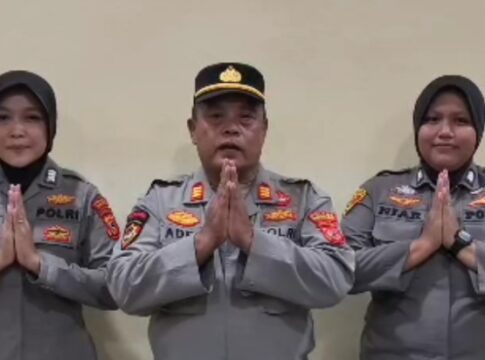 Poto: Tiga personel Polres Pangandaran mendapat hadiah umroh dari Kapolda Jabar Irjen Pol Rudi Setiawan.