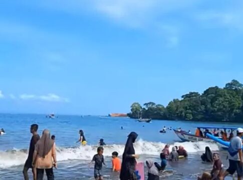 Poto: Suasana ramai di Pantai Pangandaran
