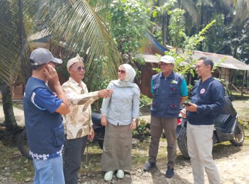 Poto: Suasana Bupati Citra Tinjau Jalan Rusak di Kecamatan Cimerak Pangandaran