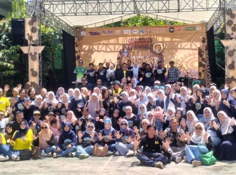 Caption foto: Reuni Akbar SMP Negeri 10 Tasikmlaya pecahkan sejarah dihadiri Wakil Wali Kota Tasikmalaya Dicky Chandra Negara