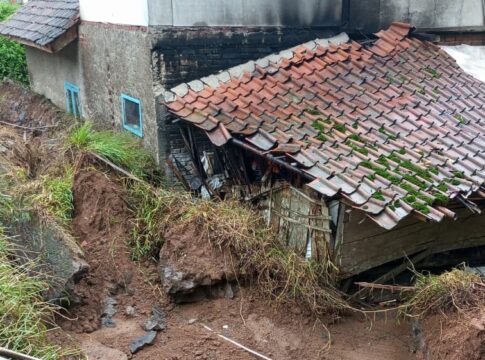 Ketpot: Rumah warga di wilayah Desa Tenggerharja Sukamatri yang terdampak longsor