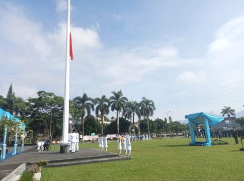 Ket photo : Upacara Peringatan Hari Pahlawan 10 Nopember 2025 tingkat Kota Tasikmalaya di Halaman Balekota Tasikmalaya (fokusjabar/Seda)