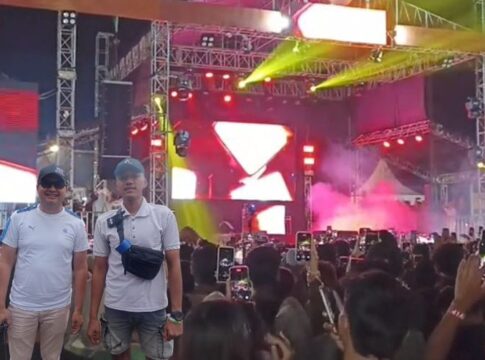 Caption foto: Konser NDX Aka dan Last Child ubah terminal Type A Indihiang menjadi lautan massa.