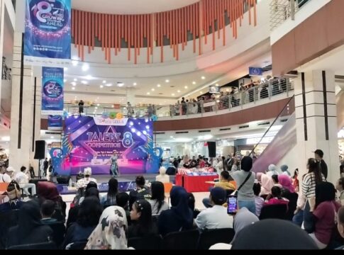 Caption foto: Talenta muda Tasikmlaya bersinar di ajang Talent Competition 8 yang berlangsung di Plaza Asia.
