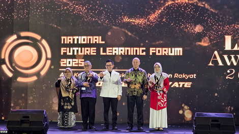 Ket foto : Ibu Kepala Daerah dr. Elvira Kamarrow Putri, mewakili Wali Kota Tasikmalaya Viman Alfarizi Ramadhan, menerima penghargaan INAGARA Award 2025 tingkat Nasional di Jakarta (ist Prokopim)