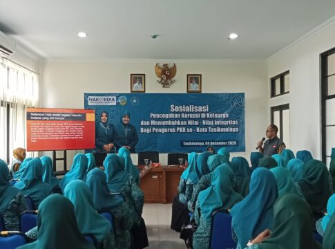 Ket foto : Para Pengurus dan anggota TP PKK Kota Tasikmalaya, mengikuti sosialisasi masalah korupsi di Aula Kantor Inspektorat Kota Tasikmalaya (fokusjabar/Seda)
