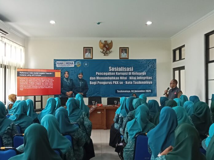 Ket foto : Para Pengurus dan anggota TP PKK Kota Tasikmalaya, mengikuti sosialisasi masalah korupsi di Aula Kantor Inspektorat Kota Tasikmalaya (fokusjabar/Seda)