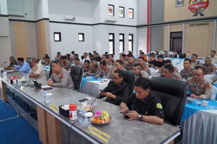 Ket foto : Polres Tasikmalaya menggelar Rakor Lintas Sektoral Persiapan Sambut Nataru di Aula GPW Polres Tasikmalaya.