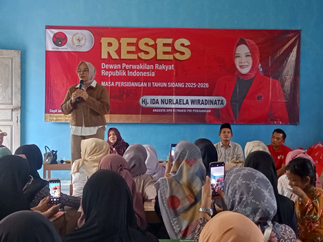 Poto: Suasana Ida Nurlaela menyampaikan solusi banjir di wilayah Desa Maruyungsari, Padaherang Pangandaran