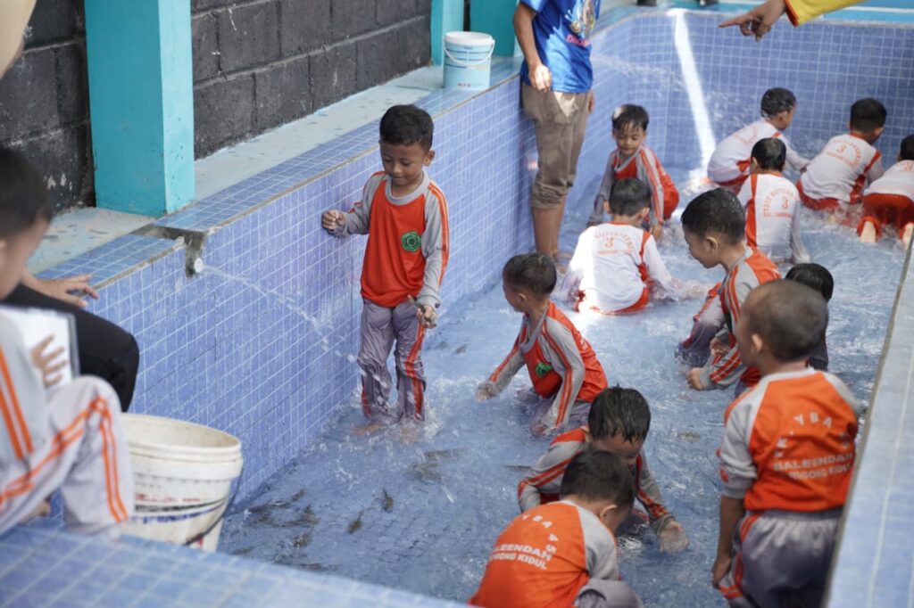 Eduwisata Perikanan yang berlokasi di Balai Benih Ikan Hias, Jalan Bratayudha No. 96, Garut Kota