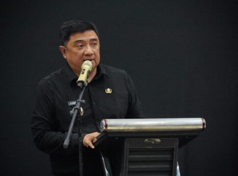 Keterangan Foto: Bupati Garut, Abdusy Syakur Amin, membuka acara Kickoff Budget Bank BIJ Tahun 2026 yang digelar di Hotel Harmoni, Jalan Cipanas Baru, Jumat (19/12/2025).