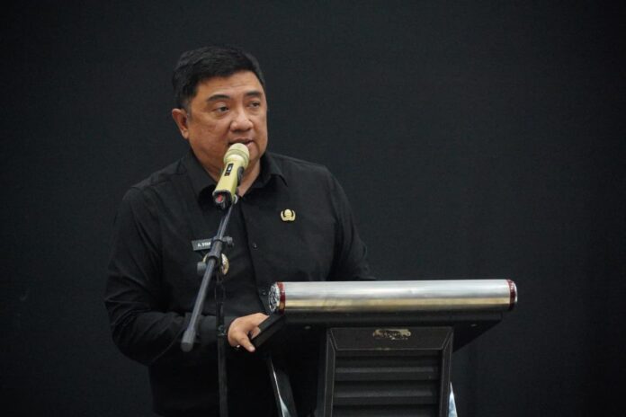 Keterangan Foto: Bupati Garut, Abdusy Syakur Amin, membuka acara Kickoff Budget Bank BIJ Tahun 2026 yang digelar di Hotel Harmoni, Jalan Cipanas Baru, Jumat (19/12/2025).