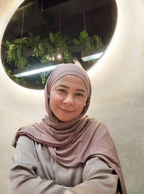 Irma Ridyawati, pemilik PD. Fortuna Snack, saat ditemui Fokus Jabar, Minggu (21/12/2025)