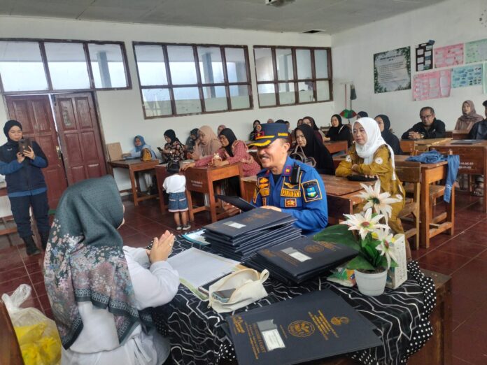 petugas damkar garut@fokusjabar.id
