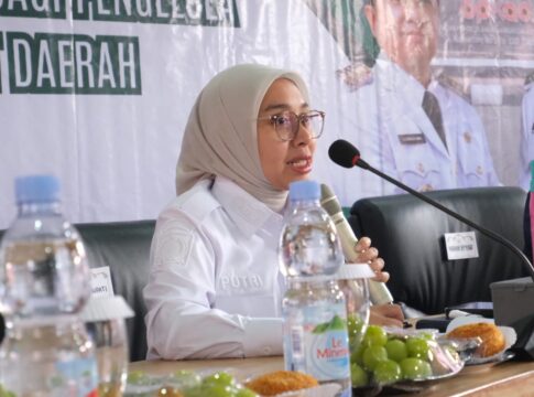Keterangan Foto: Wakil Bupati Garut membuka kegiatan Peningkatan Kapasitas Pengelolaan Keuangan Daerah bagi para pengelola keuangan perangkat daerah, di Aula Kantor BPKAD, Rabu (24/12/2025).