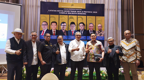 Indonesian Politics Research and Consulting (IPRC) menggelar diskusi publik bertajuk Forum Profesor Bandung: Catatan Kritis Akhir Tahun 2025 & Proyeksi 2026 Kinerja Wali Kota Bandung di Hotel Grandia, Senin (15/12/2025).