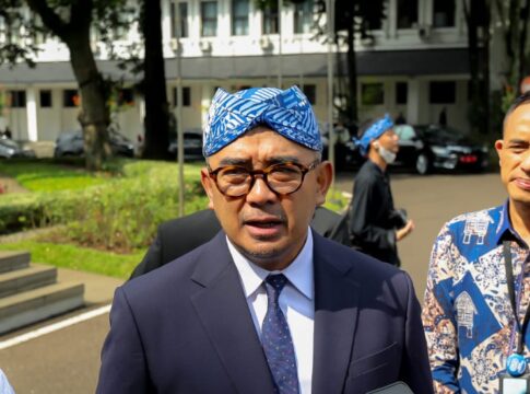 Wali Kota Bandung Muhammad Farhan di Balai Kota Bandung Senin (22/12/2025)