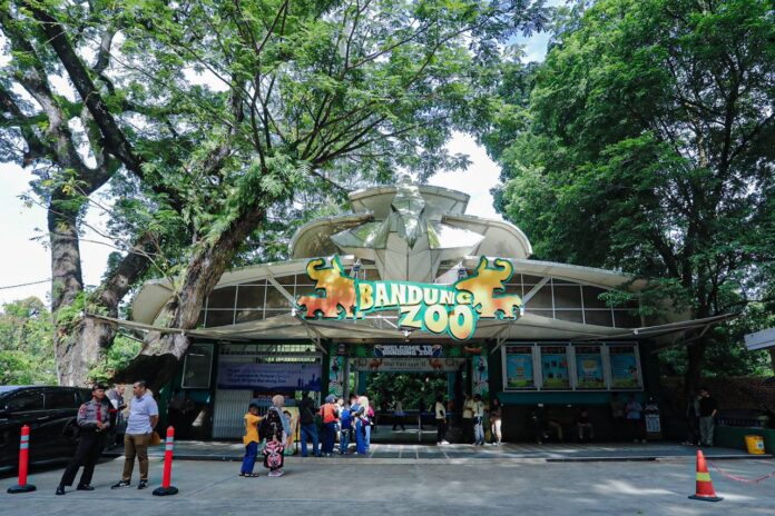 Pemerintah Kota Bandung menegaskan komitmennya menjaga kawasan Kebun Binatang Bandung sebagai ruang terbuka hijau yang dapat dimanfaatkan masyarakat