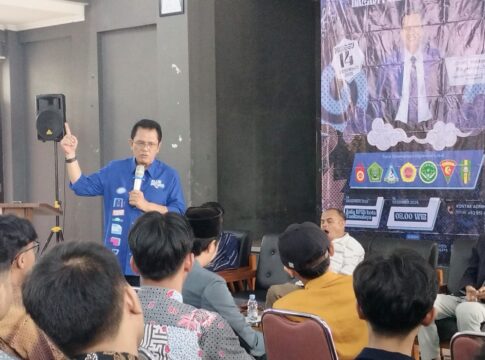 Anggota DPRD Provinsi Jawa Barat dari Fraksi PAN, Budi Mahmud Saputra, Memberikan Edukasi Pembelajaran Demokrasi ke Pada Pelajar Tasikmalaya