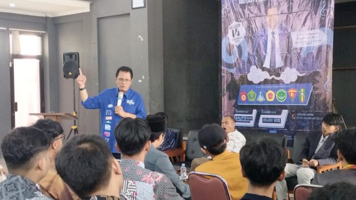 Anggota DPRD Provinsi Jawa Barat dari Fraksi PAN, Budi Mahmud Saputra, Memberikan Edukasi Pembelajaran Demokrasi ke Pada Pelajar Tasikmalaya Anggota DPRD Provinsi Jawa Barat dari Fraksi PAN, Budi Mahmud Saputra, Memberikan Edukasi Pembelajaran Demokrasi ke Pada Pelajar Tasikmalaya