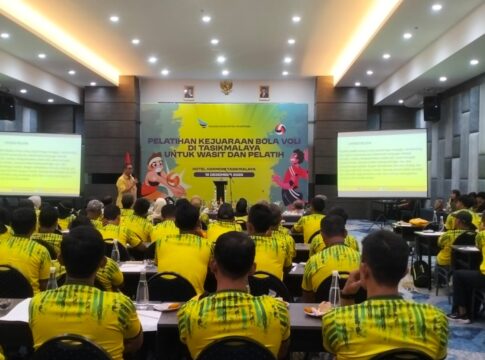 Pelatihan intensif bagi para wasit dan pelatih, Jumat (19/12/2025) di Ballroom Hotel Harmoni Tasikmalaya