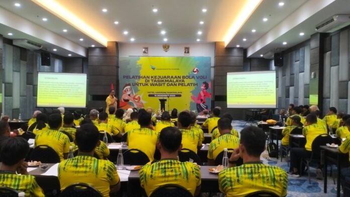 Pelatihan intensif bagi para wasit dan pelatih, Jumat (19/12/2025) di Ballroom Hotel Harmoni Tasikmalaya