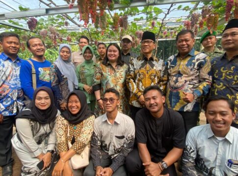 Menteri Desa dan Pembangunan Daerah Tertinggal (Mendes PDT) Yandri Susanto saat Mengunjungi Desa Gunungkuning di Kecamatan Sindang, Kabupaten Majalengka