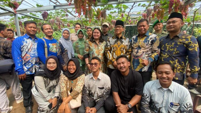 Menteri Desa dan Pembangunan Daerah Tertinggal (Mendes PDT) Yandri Susanto saat Mengunjungi Desa Gunungkuning di Kecamatan Sindang, Kabupaten Majalengka