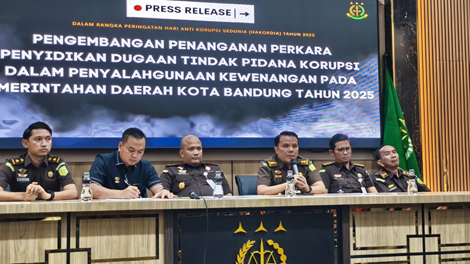 Kasi Pidana Khusus (Kasipidsus) Kejari Bandung, Ridha Nurul Ihsan di Kantor Kejari Kota Bandung Rabu (10/12/2025)