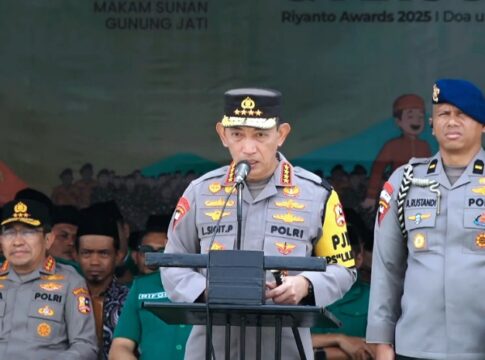 Kapolri Jenderal Polisi Listyo Sigit Prabowo menghadiri Apel Kebangsaan 10.000 Barisan Ansor Serbaguna (Banser) dan Anugerah Kemanusiaan Riyanto (Riyanto Awards) 2025.