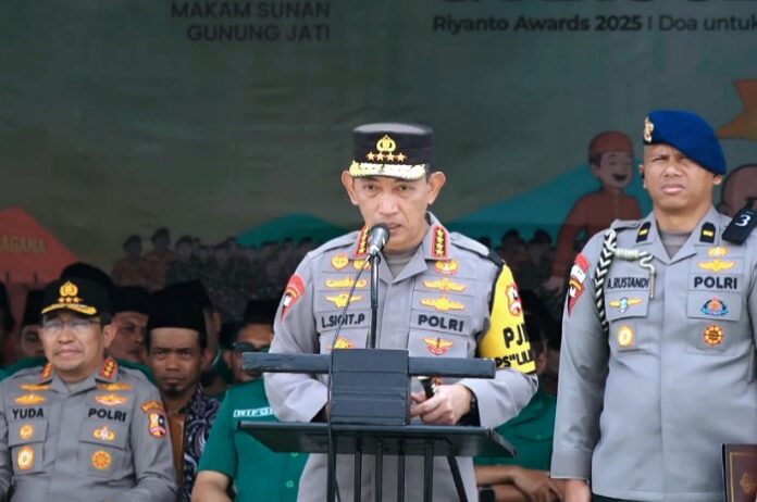 Kapolri Jenderal Polisi Listyo Sigit Prabowo menghadiri Apel Kebangsaan 10.000 Barisan Ansor Serbaguna (Banser) dan Anugerah Kemanusiaan Riyanto (Riyanto Awards) 2025.