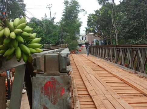 Ketpot: Satu tandan pisang berada di jembatan Cikaleho Ciamis