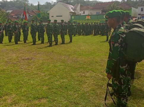 Hari Juang Infanteri, Prosesi serah terima simbol YWPJ yang digelar di Lapangan Bola Selacai, Kecamatan Cipaku, Selasa (16/12/2025), menandai berlanjutnya estafet perjalanan pasukan infanteri