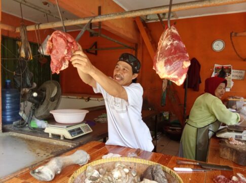 Ketpot: H Jeje salah seorang penjual daging sapi di Pasar Manis Ciamis Jawa Barat