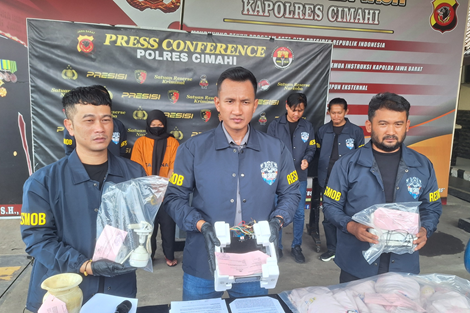 Foto: Polres Cimahi Ungkap Kasus Pencurian Rumah Kosong yang Dilakukan Pasutri. (Arif)