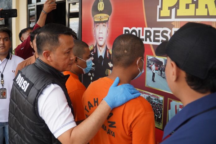 Kasat Reskrim Polres Tasikmalaya, AKP Ridwan Budiarta, SH, MH, gali informasi mengungkap lebih jauh sindikat pencurian kendaraan roda empat (R4).