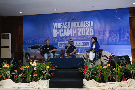 Chief Executive Officer VinFast Indonesia, Kariyanto Hardjosoemanto, dalam acara VinFast Indonesia B-Camp 2025 di Bogor