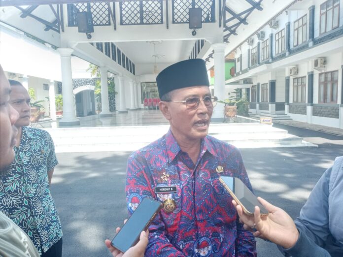 Bupati Ciamis Herdiat Sunarya