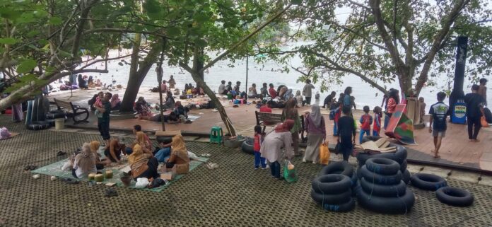 pantai batu karas@fokusjabar.id